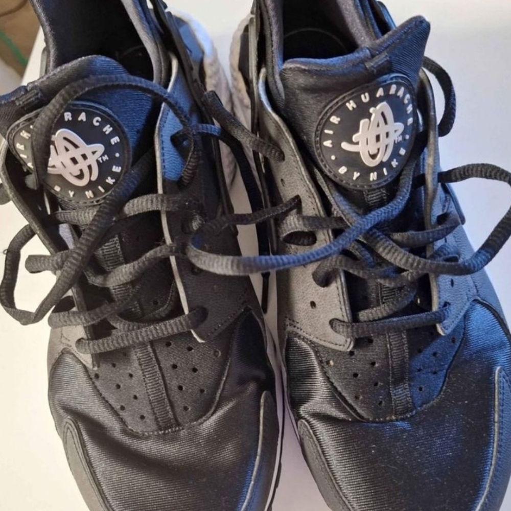 Womens Nike Hurache Black Tennis Shoes